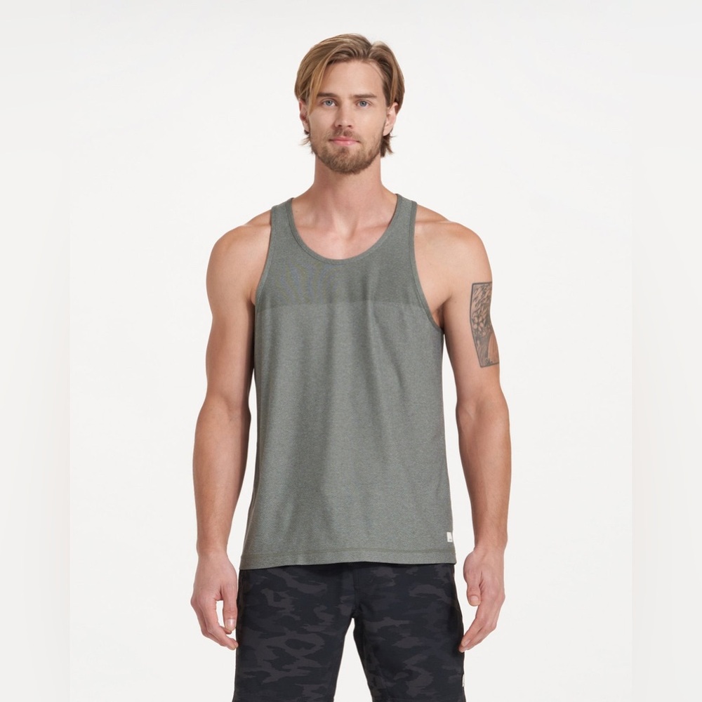 vuori grandview tech tank size S